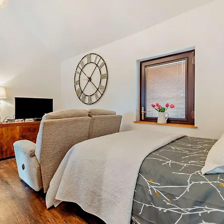 1 Bed In 95499 Holiday home